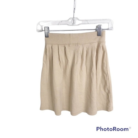 Prettylittlething tan ribbed aline style skirt size 4 - Picture 6 of 7